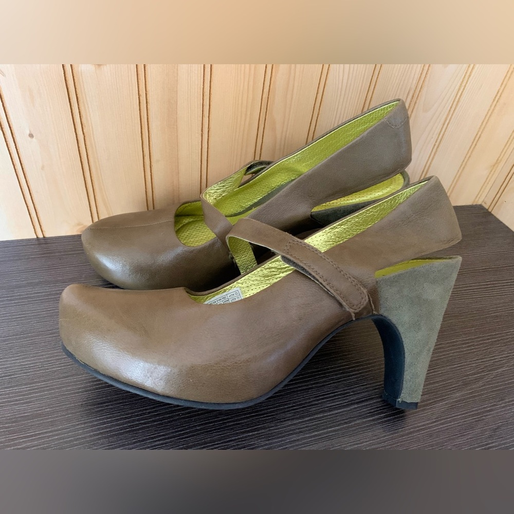 Tsubo Leather Mary Jane Pumps size 10